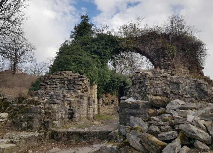 РАЗВАЛИНЫ ХРАМА  Х-ХII века - Tata Wolf