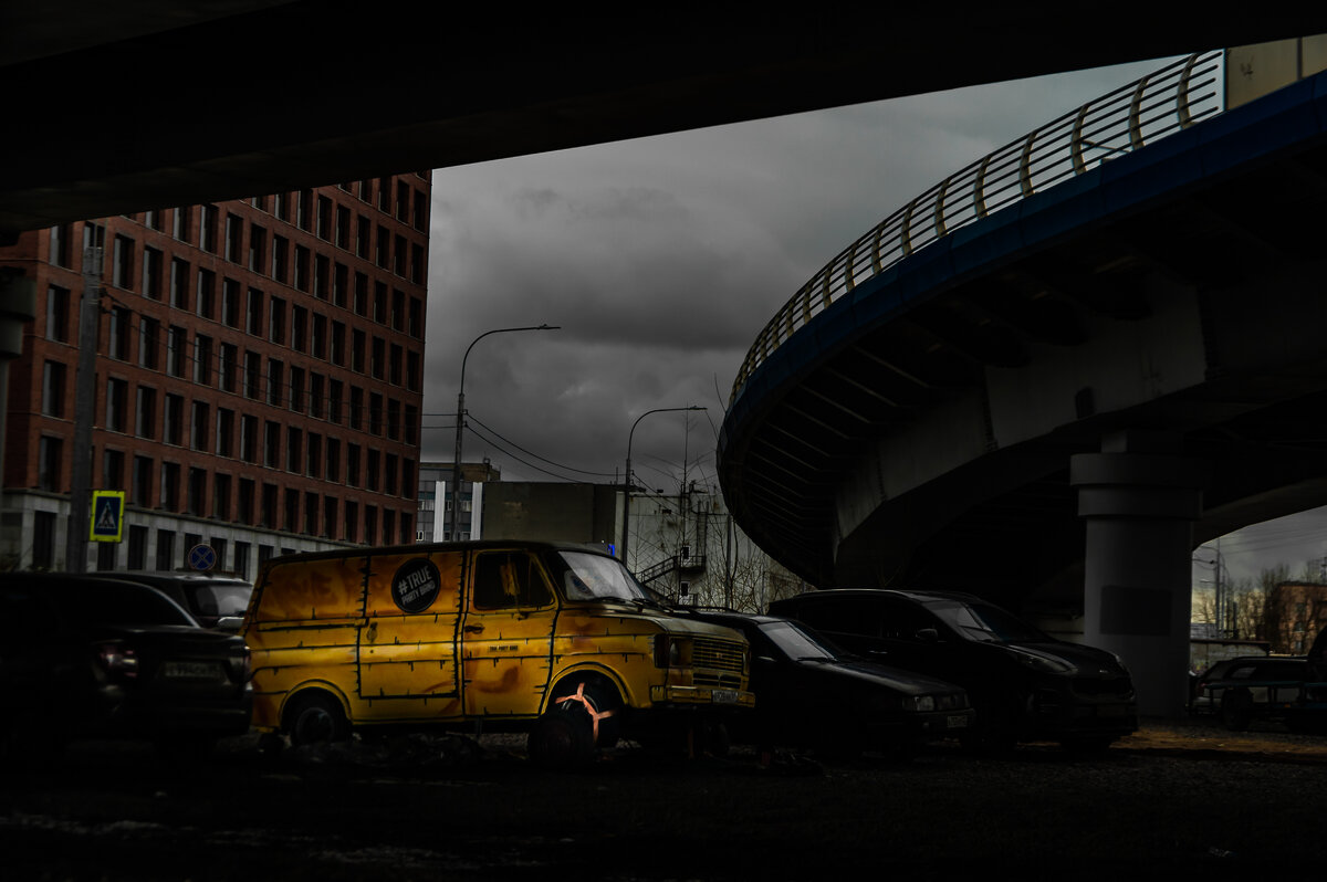 Под эстакадой - Олег Загорулько