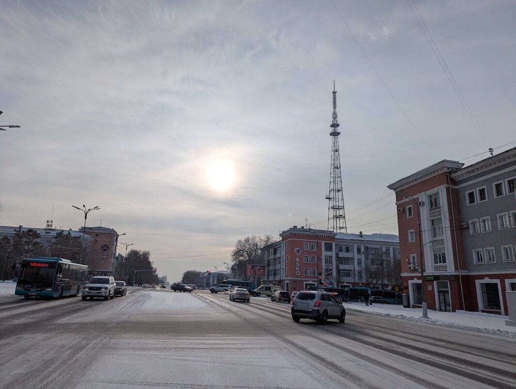 Солнце над городом - Андрей Хлопонин
