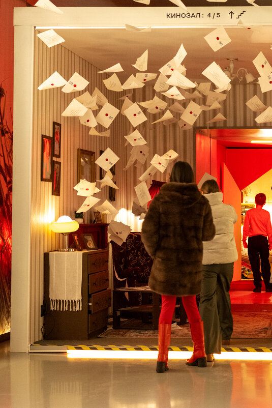 В кинотеатре - Илья Шенгелия