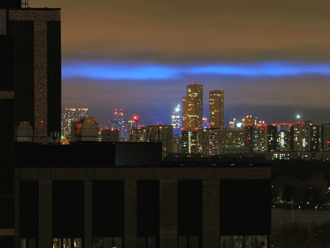 Северное сияние над Москвой. - Евгений Седов