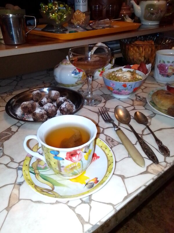 Стол - Екатерина Панова