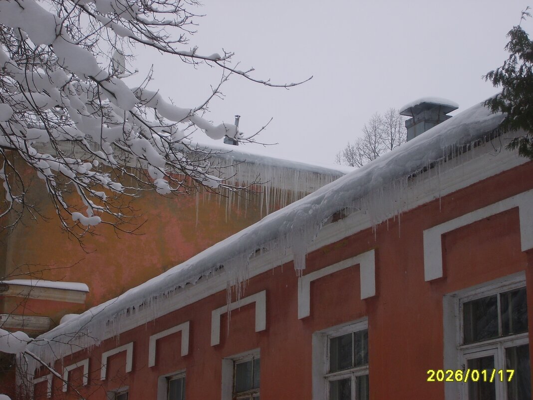 Сосульки на флигеле - fogmeadowww m