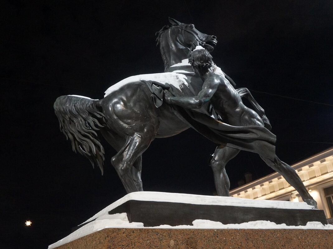 на Аничковом мосту - zavitok *