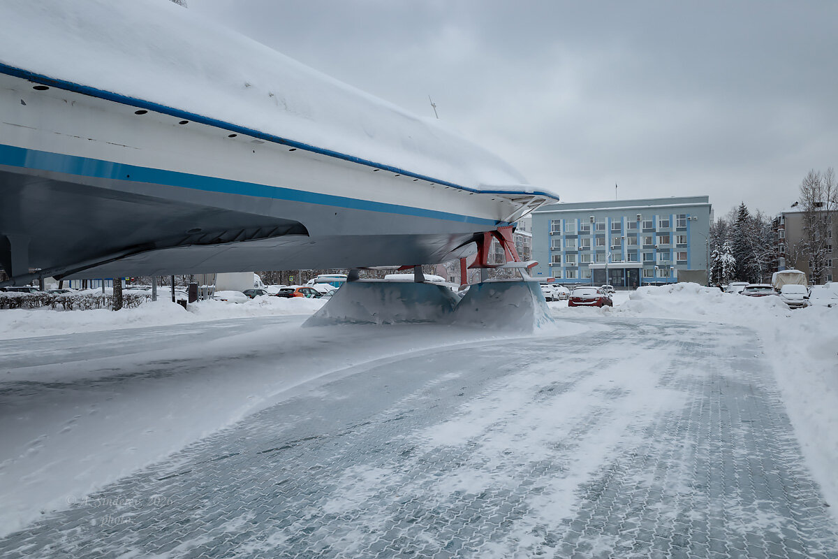 Рядом с судном на подводных крыльях - Александр Синдерёв