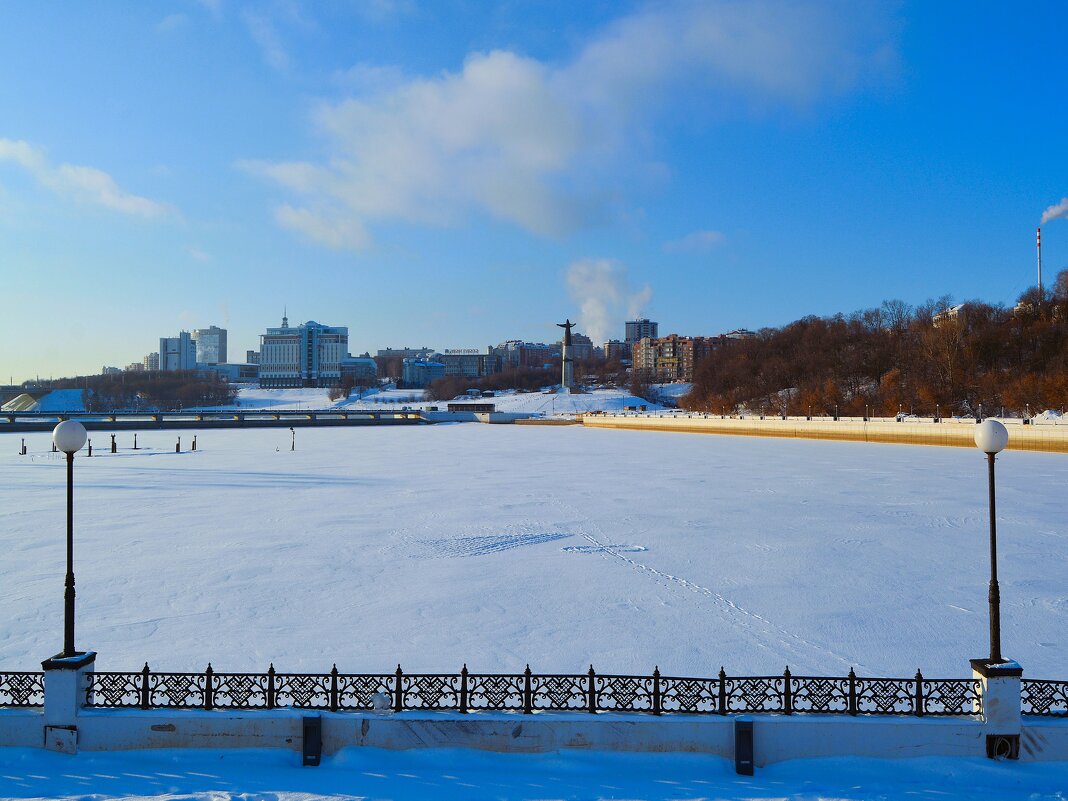 Чебоксары. Чебоксарский залив в зимний солнечный день. - Пётр Чернега