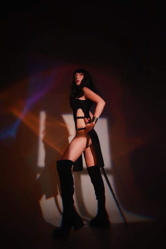 Девушка с катаной - Юрий Лутов