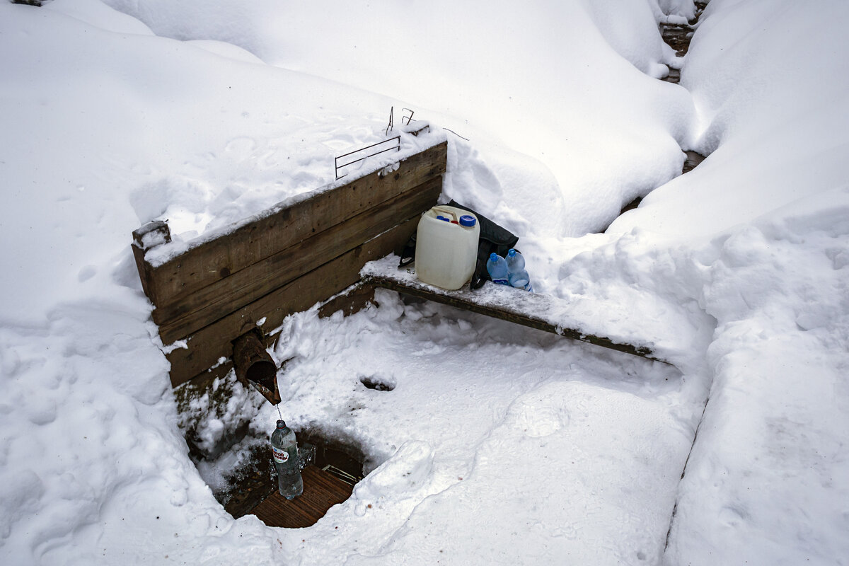 Набрать воды из родника - Сергей Цветков Набрать воды из родника - Сергей Цветков