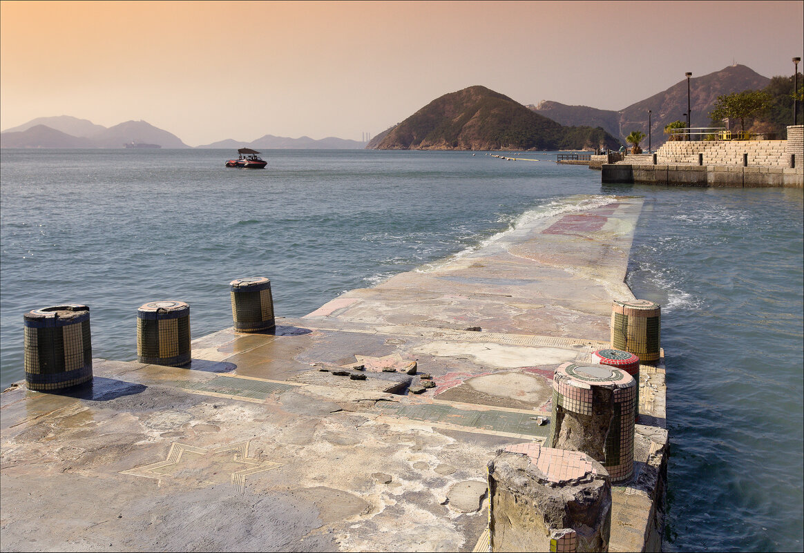 Старый причал (2), Гонконг. - Валерий Готлиб Старый причал (2), Гонконг. - Валерий Готлиб