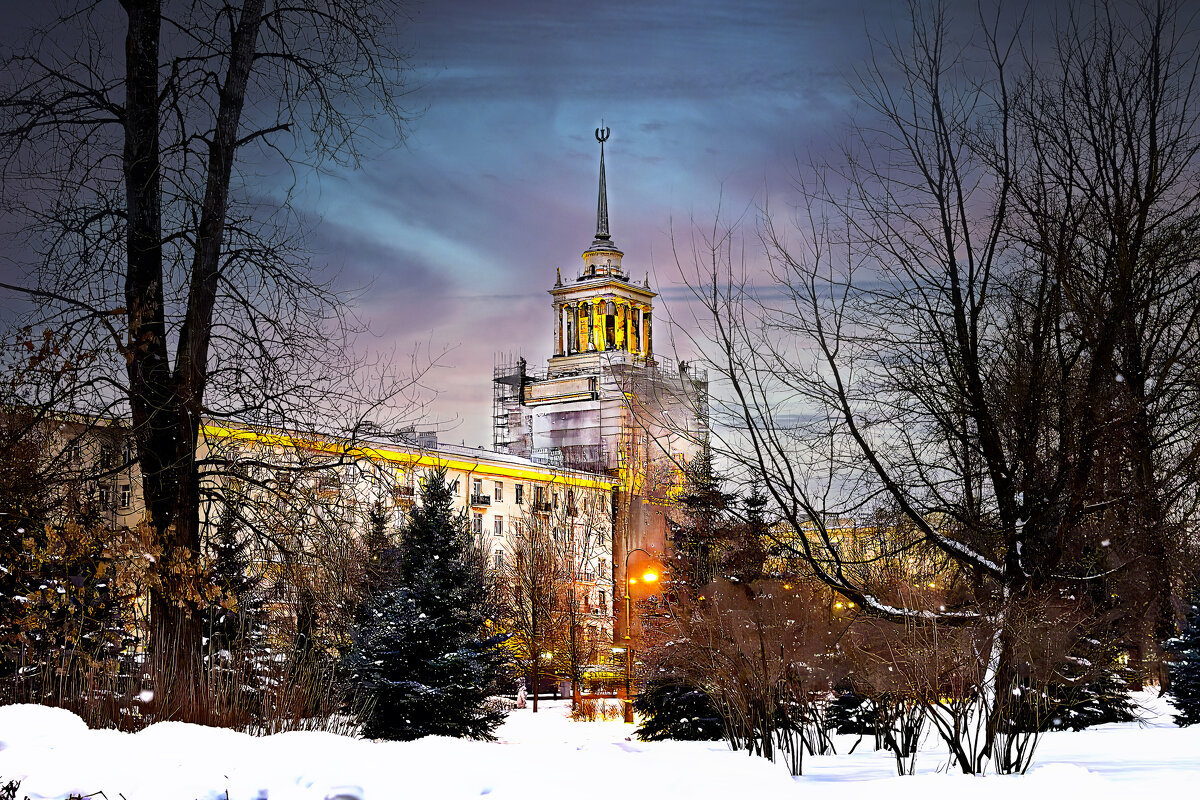 СПб. Дом со шпилем у Парка Победы. - Виктор Орехов СПб. Дом со шпилем у Парка Победы. - Виктор Орехов