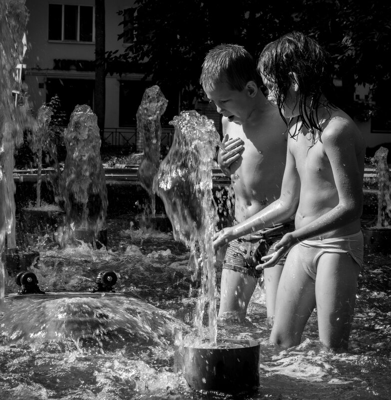 Купание в фонтане - Андрей Купание в фонтане - Андрей