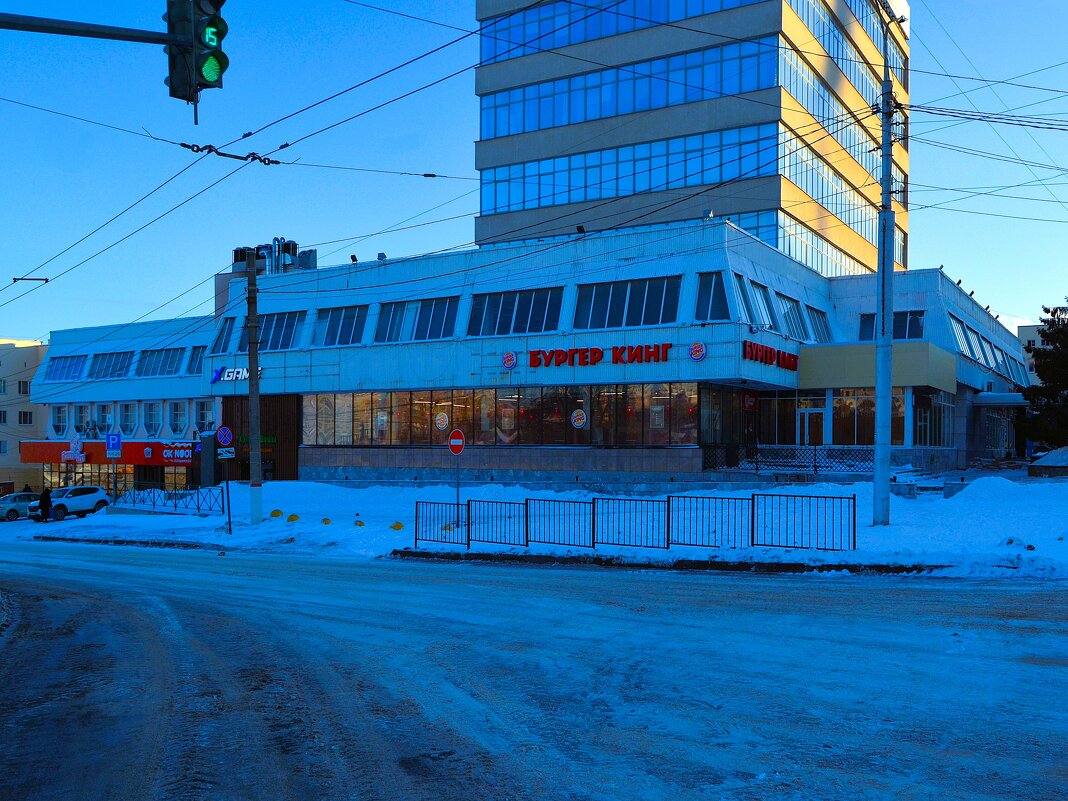 Чебоксары. Ресторан "Бургер Кинг". - Пётр Чернега Чебоксары. Ресторан "Бургер Кинг". - Пётр Чернега