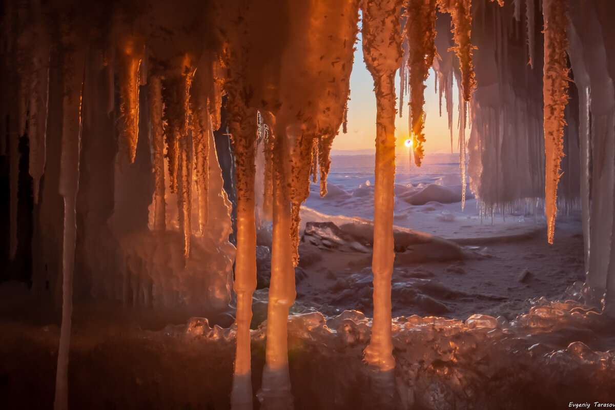 Утро в ледяной пещере - Евгений Тарасов 