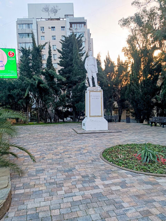 Памятник Максиму Горькому.Сочи. - Serega SchütZ Памятник Максиму Горькому.Сочи. - Serega SchütZ