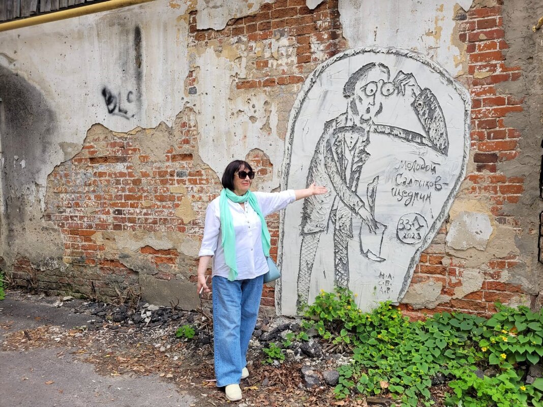 Сграффити во дворе одного из домов ул.Щедрина - Galina Solovova Сграффити во дворе одного из домов ул.Щедрина - Galina Solovova