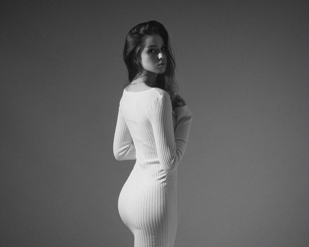 Девушка в платье со смешным названием (2) - Игорь Парв Девушка в платье со смешным названием (2) - Игорь Парв