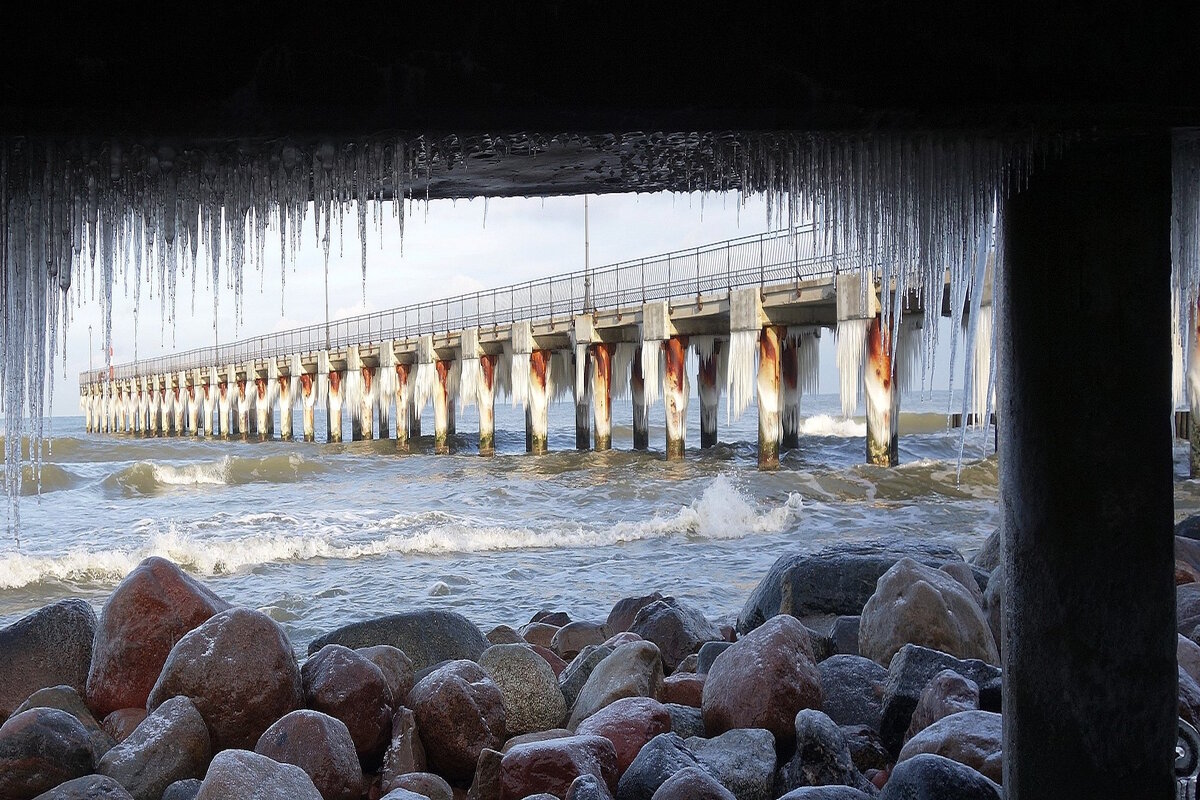 Ледяные сталактиты - Рита Симонова