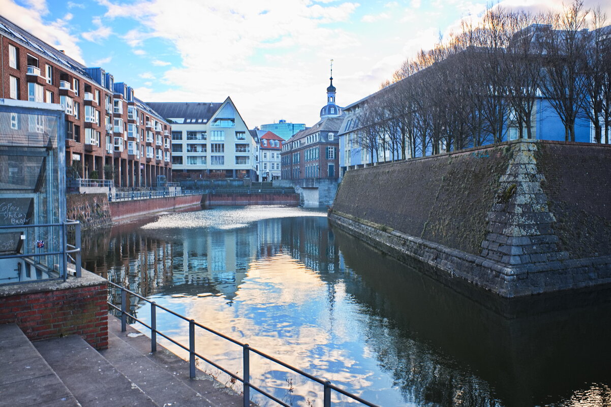 *** - Witalij Löwin