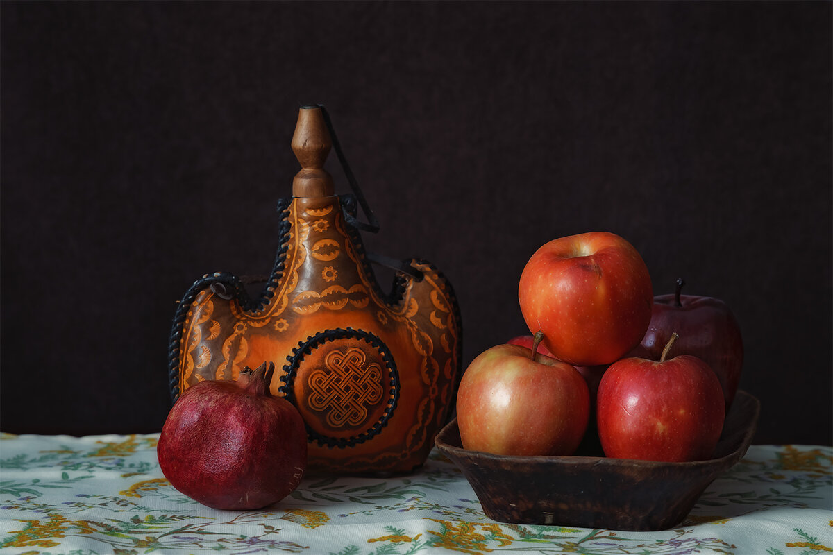 Натюрморт с яблоками и гранатом - Michel 