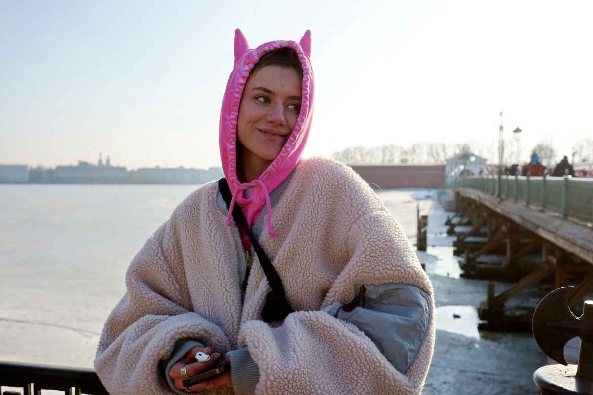 У Петропавловской крепости - Владимир Тарасов