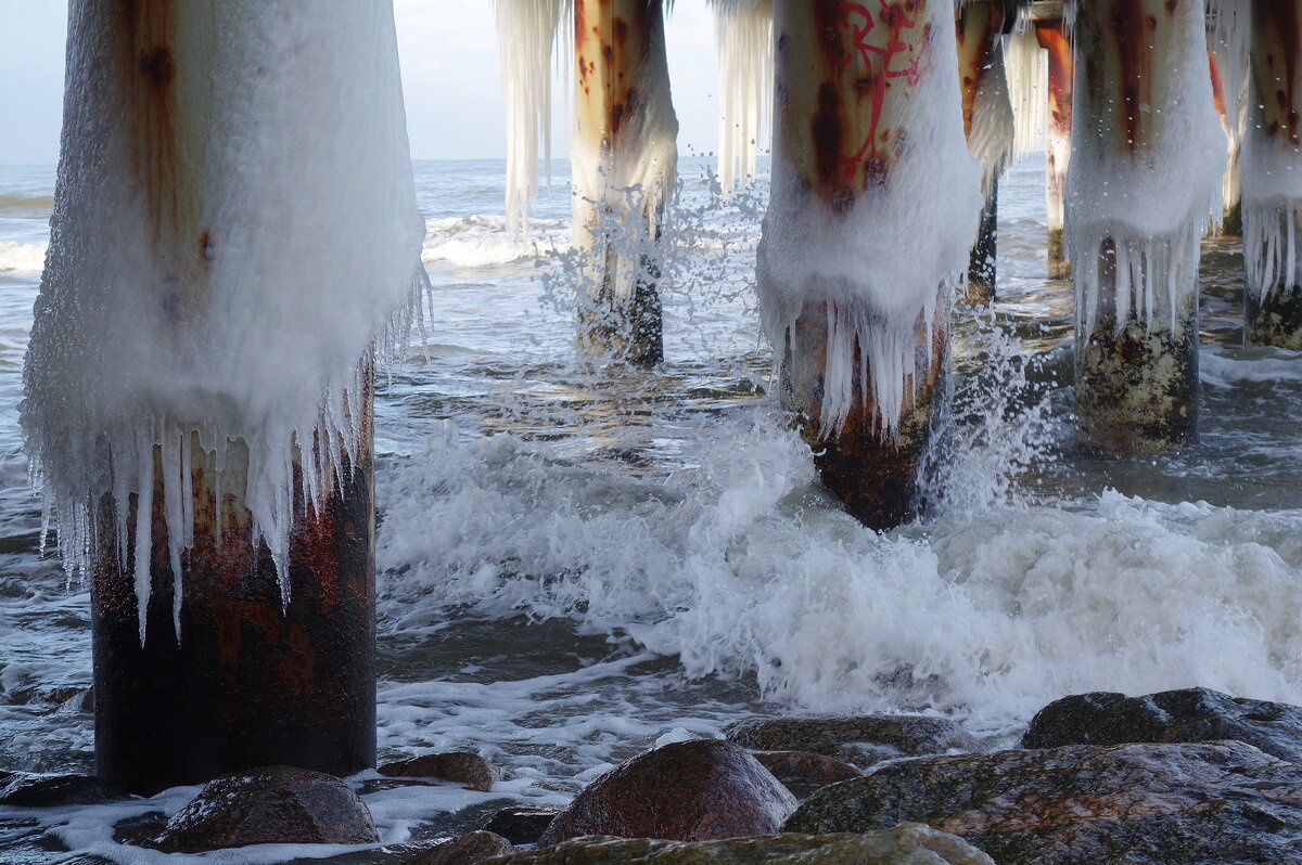 Море, волны, сосульки - Рита Симонова Море, волны, сосульки - Рита Симонова