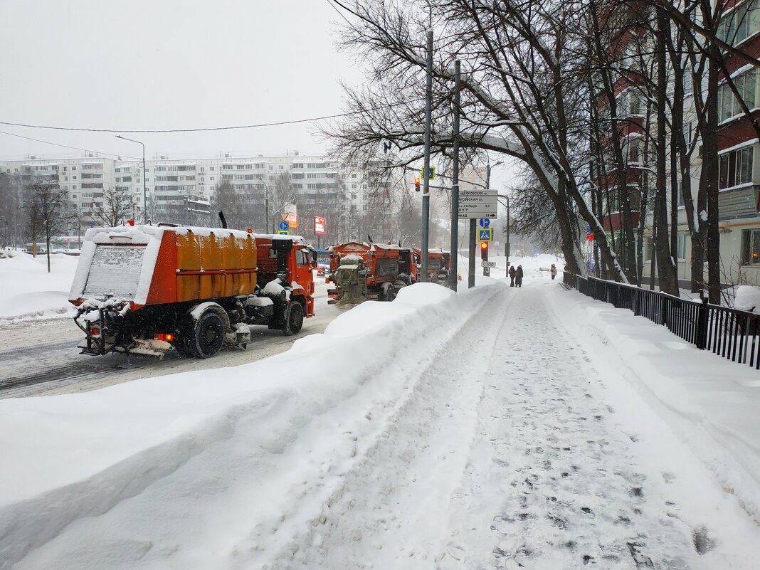 В Москве - снег - Андрей Лукьянов