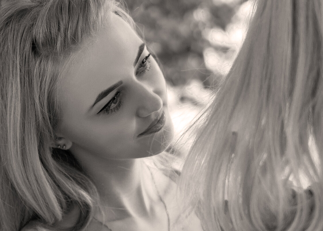 Взгляд (только подружки?) - Леонид 