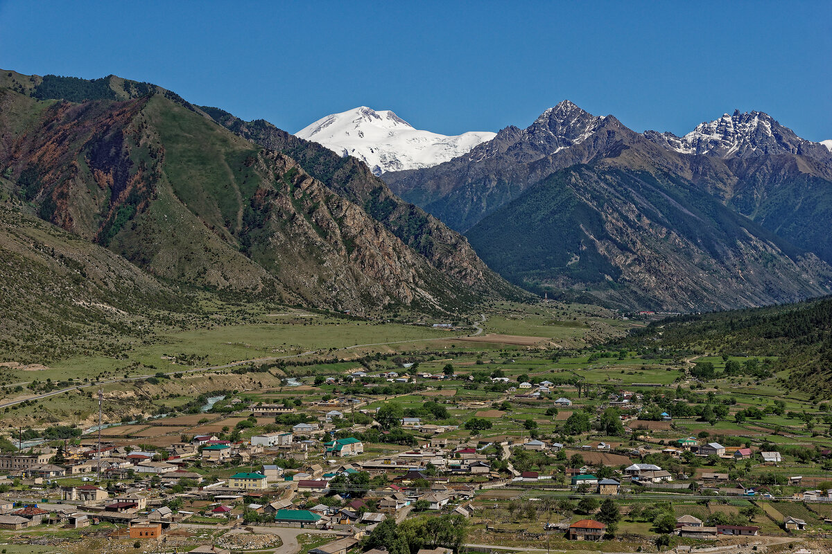 Про Эльбрус - Дмитрий Емельянов
