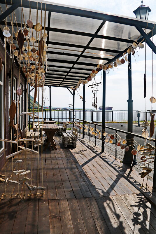 Кафе на набережной Невельска. - Ирина Нафаня Кафе на набережной Невельска. - Ирина Нафаня