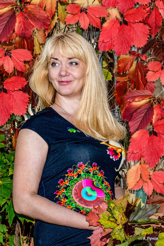 Портрет в осеннем интерьере... - Anatoly Lunov