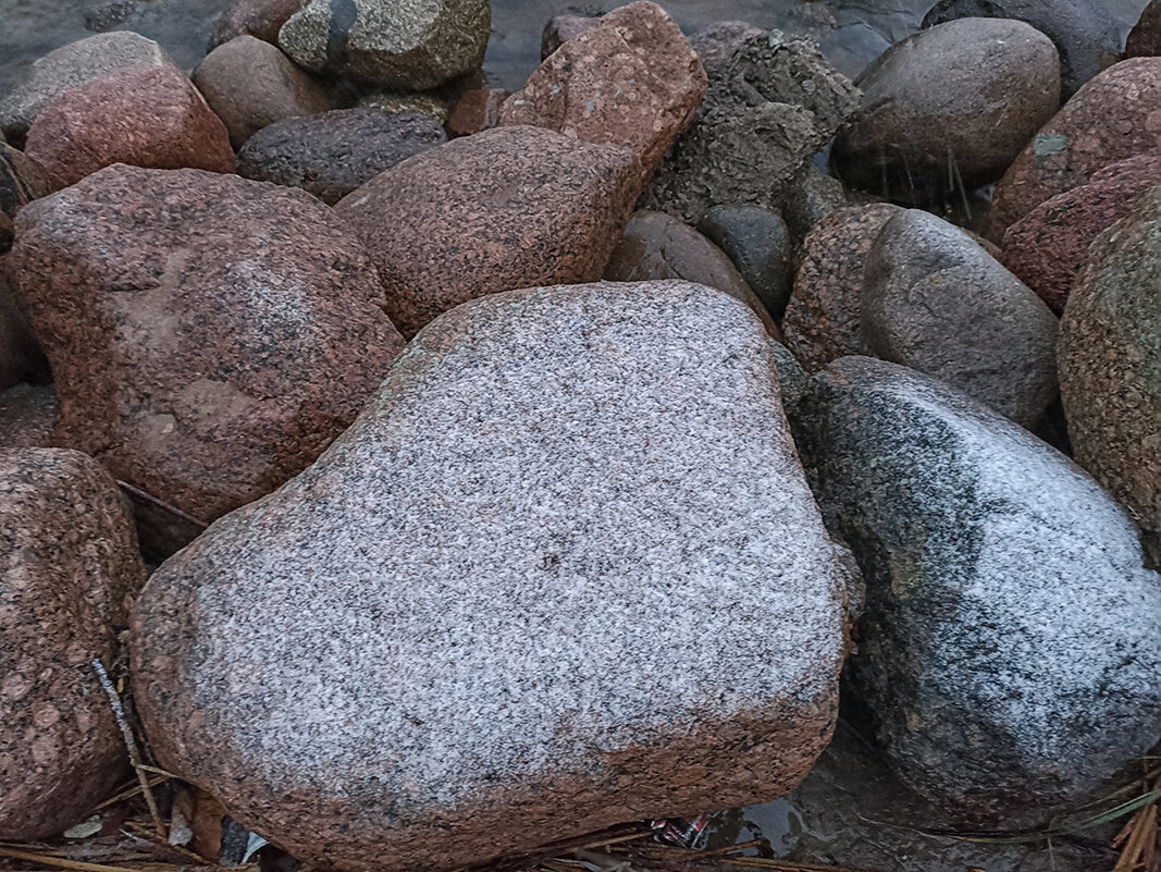 Валуны, припудренные снежом. - Лилия * Валуны, припудренные снежом. - Лилия *