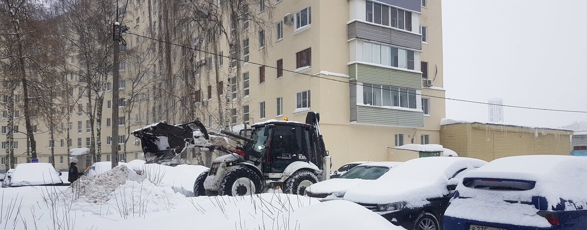 Во дворе дома - Galina Solovova
