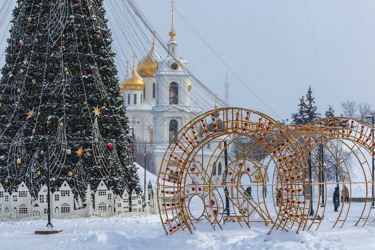 Дмитров ни как не простится с ёлочкой. - Анатолий. Chesnavik.