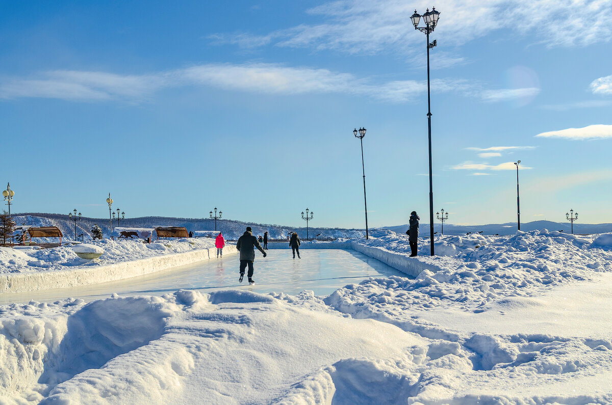 Каток на набережной - Виктор Иванович Чернюк