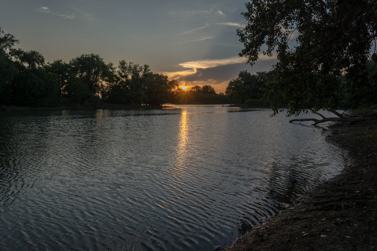 На реке Кубань. Лето. Закат - Владимир Жуков