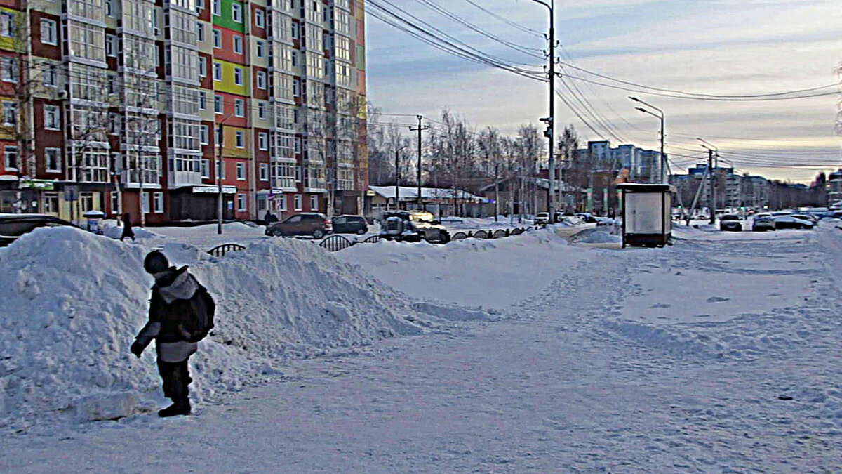 Февраль...Школьник у перекрестка улиц Ленина и Нефтяников"! - Владимир 