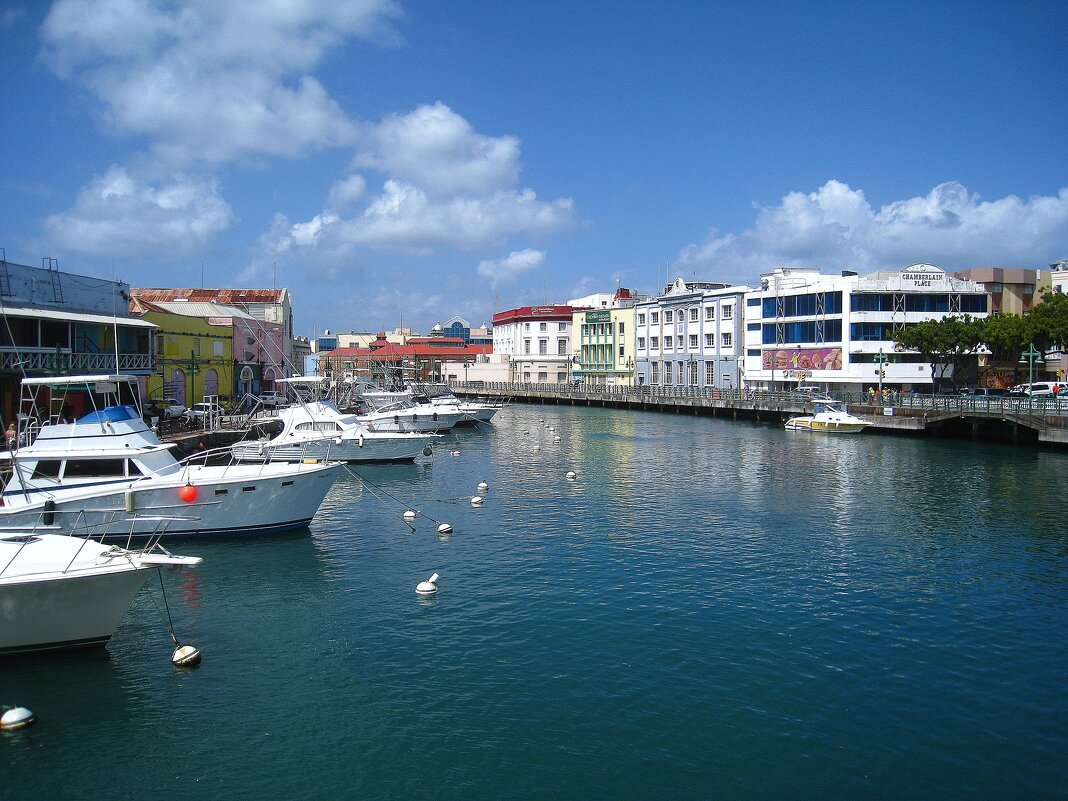 Славный город Бриджтаун - столица Барбадоса. - unix (Илья Утропов)