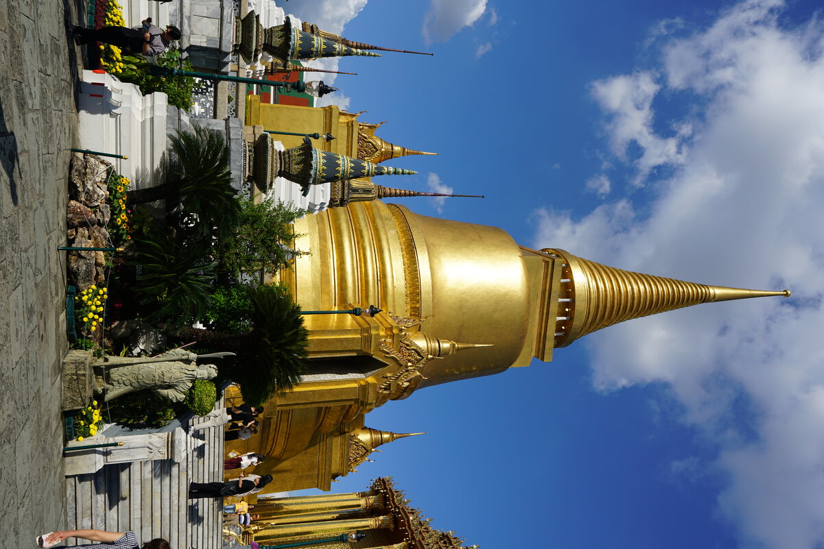 Phra Sri Rattana Chedi (Пхра Си Раттана Чеди) - Иван Литвинов