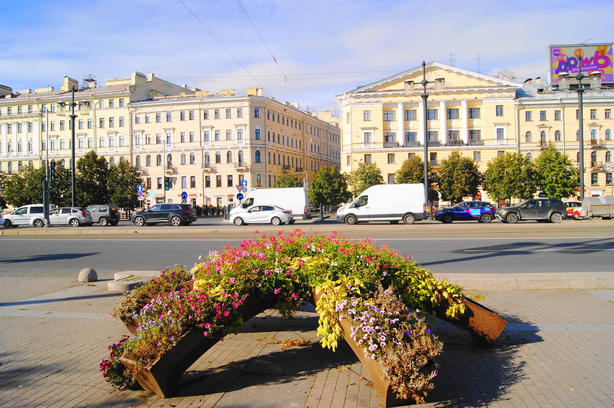 Осень. СЕННАЯ ПЛОЩАДЬ - Виктор Никитенко