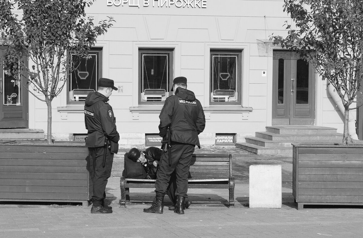 Блюстители порядка на Сенной пл - Виктор Никитенко