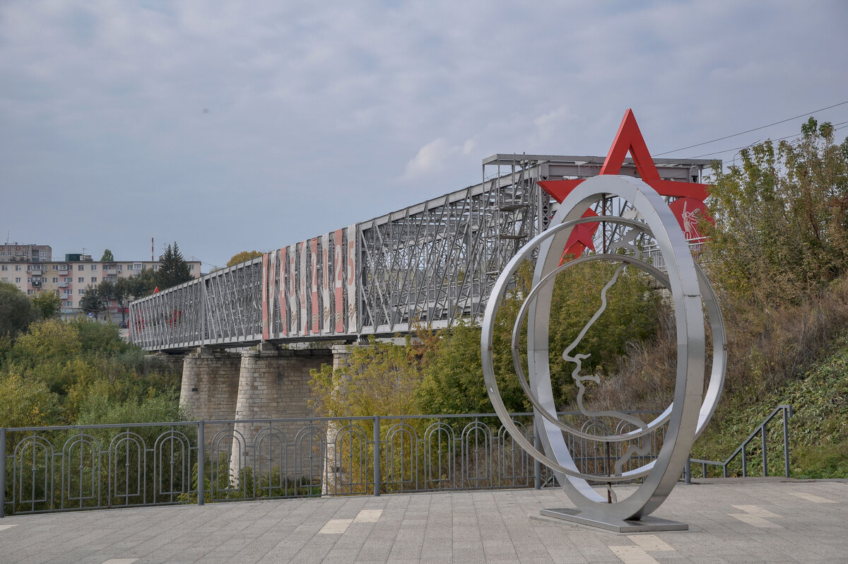 Профиль Пушкина в Пушкинском сквере - Татьяна Машошина