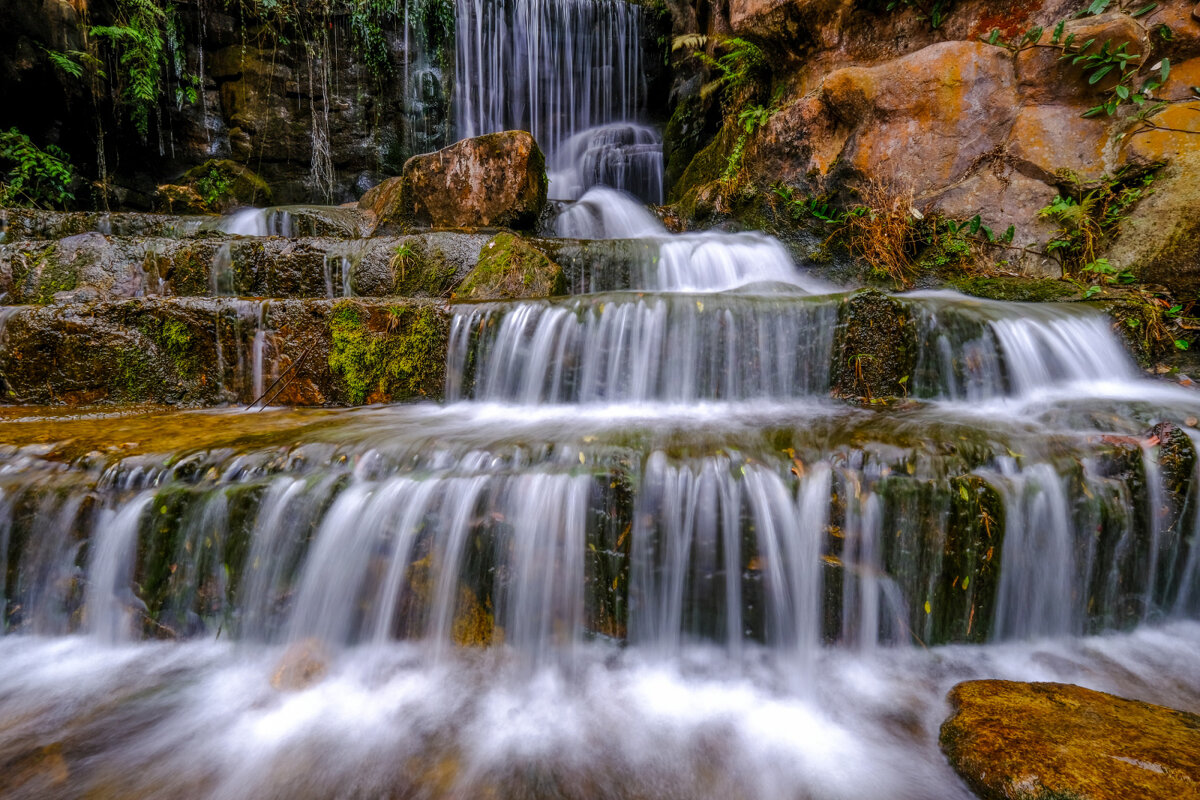 У подножиа водопада на озере Баофенг - Георгий А