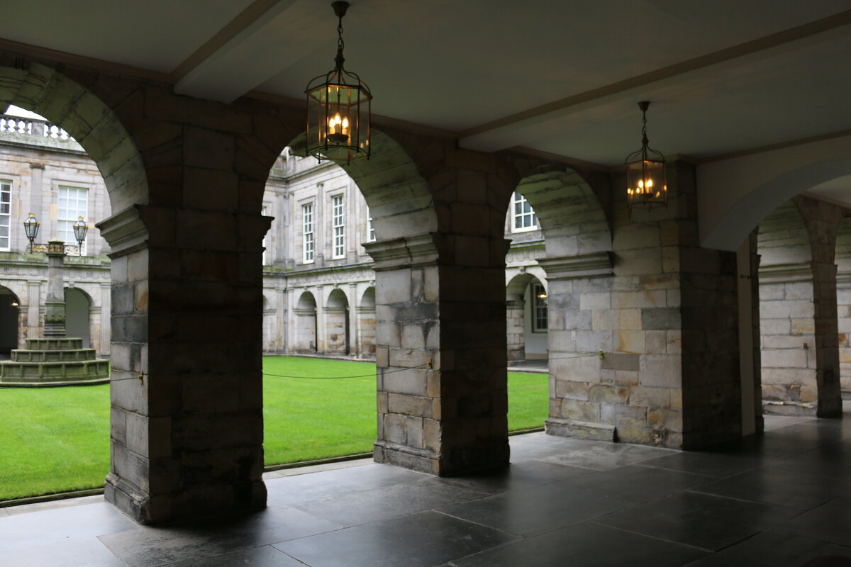 Внутренний дворик королевского дворца - Ольга 