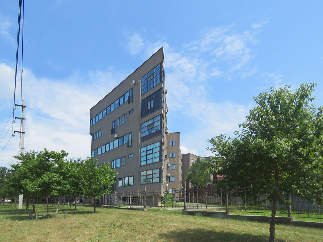 "Острый" дом . - ИРЭН@ .