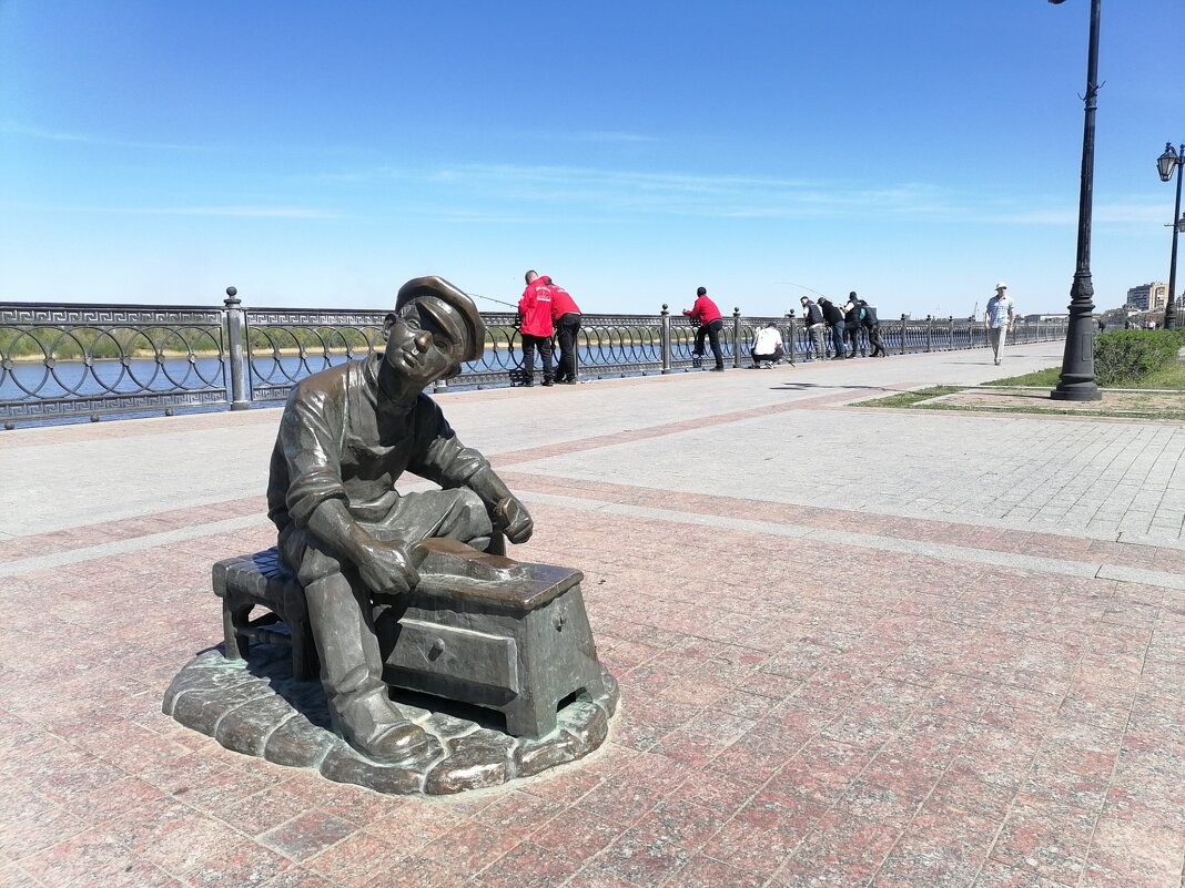 Чистильщик обуви и рыбаки - Евгений Алябьев