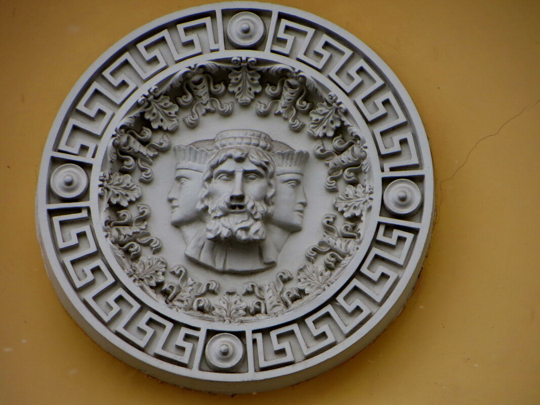 Трёхликий бог - Александр Чеботарь Трёхликий бог - Александр Чеботарь