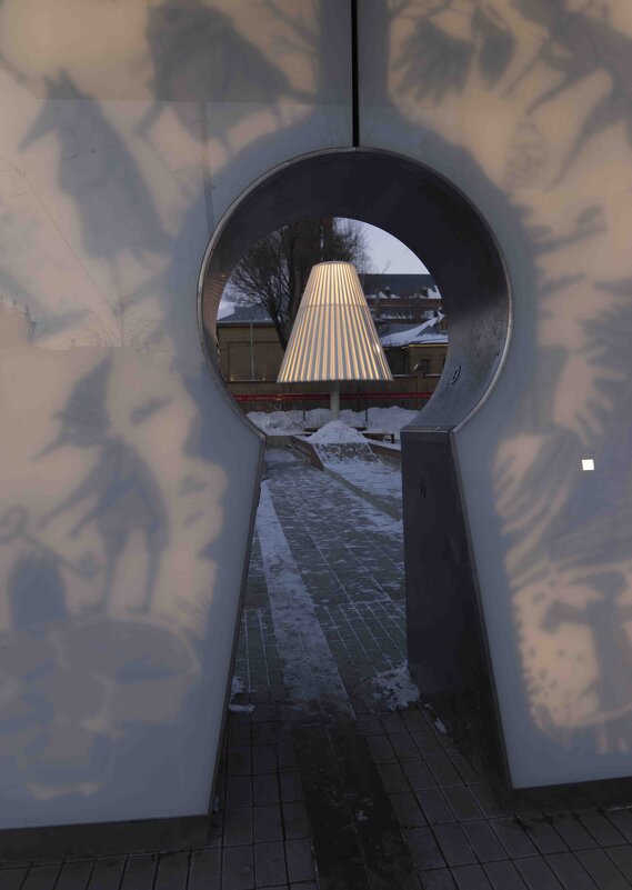 сквозь замочную скважину - Ирина Милонова сквозь замочную скважину - Ирина Милонова