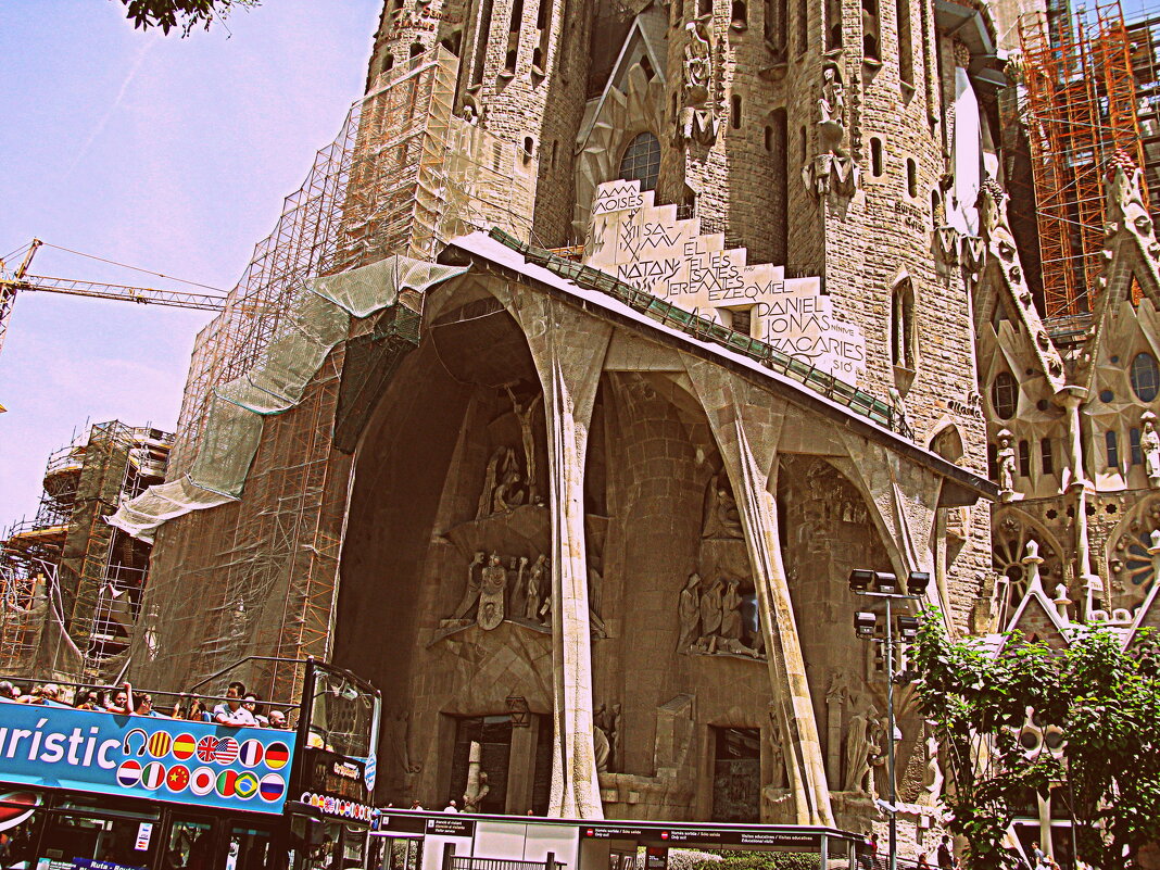 Барселона. Фрагмент Храма Светого Семейства. - Владимир Драгунский