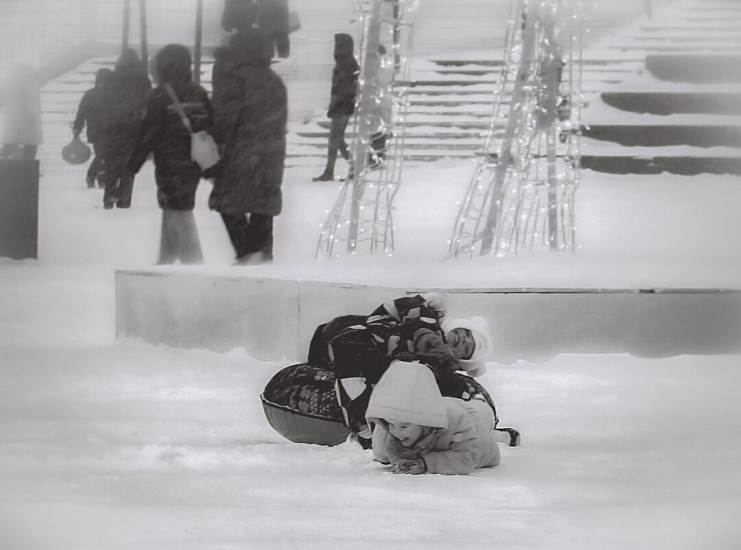 Нам весело! (чб) - Сергей Царёв