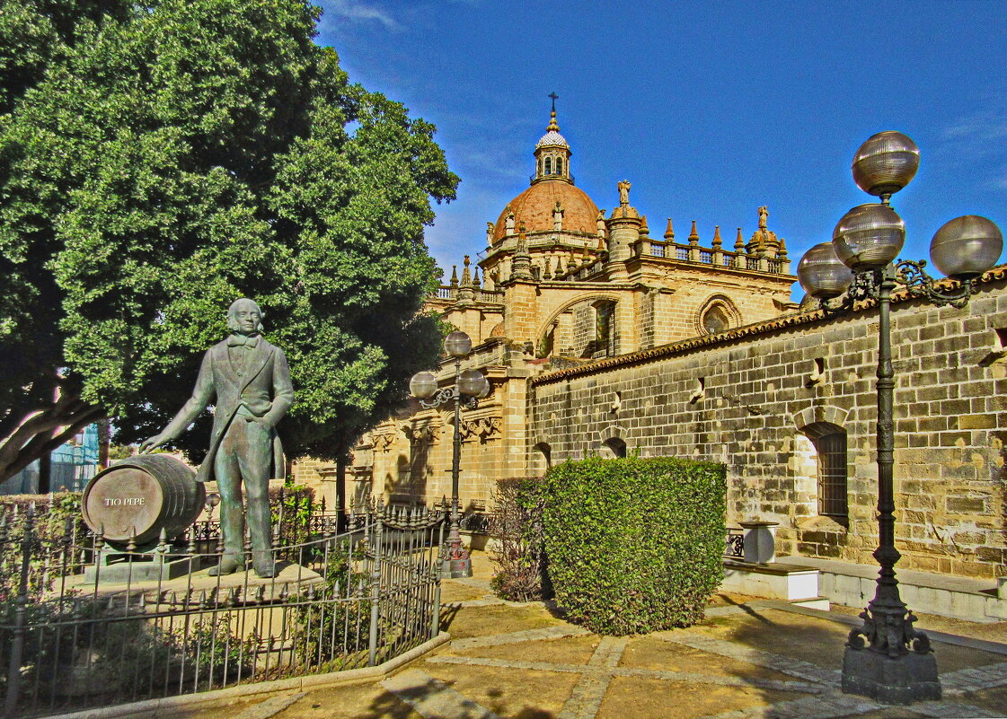 Памятник Мануэлю Марии Госалесу. - Андрей K.